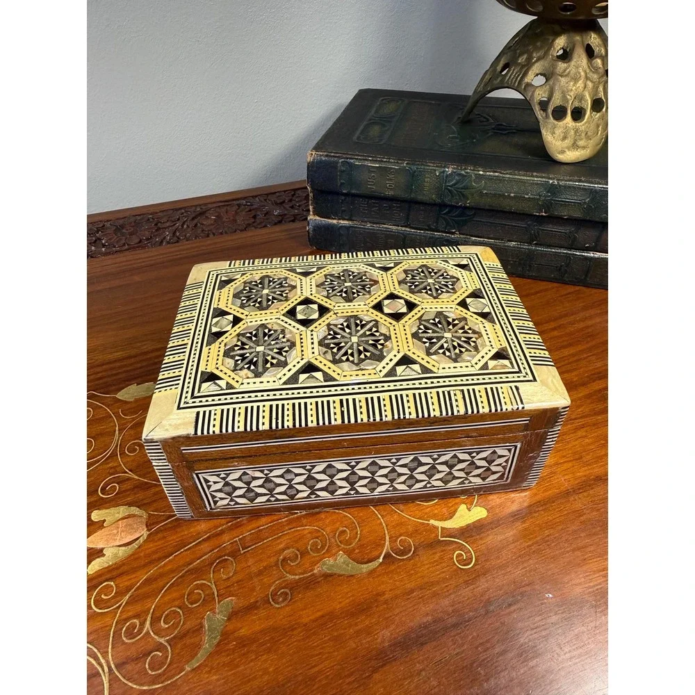 Vintage Marquetry Mother of Pearl‎ Box
